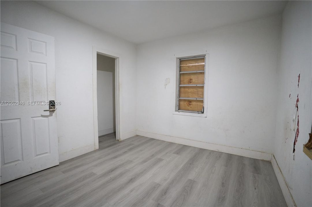 На продажу: $399,000 (2 спален, 1 ванн, 1677 Квадратных фут)