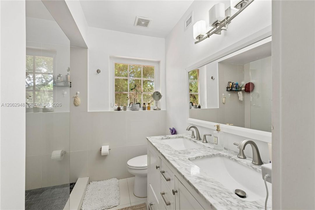В аренду: $7,900 (3 спален, 2 ванн, 1793 Квадратных фут)