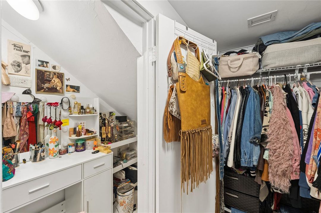 В аренду: $7,900 (3 спален, 2 ванн, 1793 Квадратных фут)