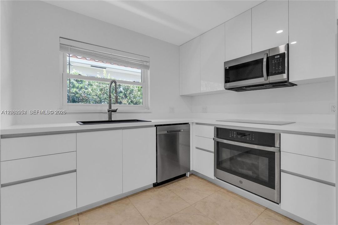 В аренду: $5,500 (3 спален, 3 ванн, 2013 Квадратных фут)
