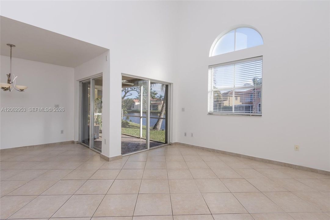 В аренду: $3,900 (3 спален, 2 ванн, 1523 Квадратных фут)