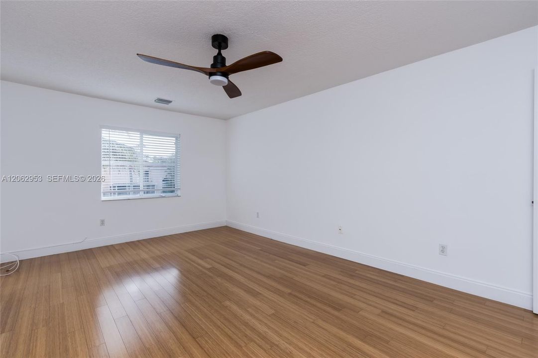 В аренду: $3,900 (3 спален, 2 ванн, 1523 Квадратных фут)