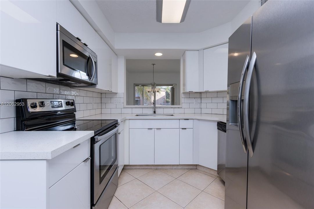 В аренду: $3,900 (3 спален, 2 ванн, 1523 Квадратных фут)