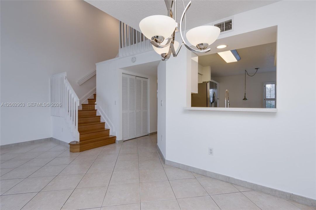 В аренду: $3,900 (3 спален, 2 ванн, 1523 Квадратных фут)