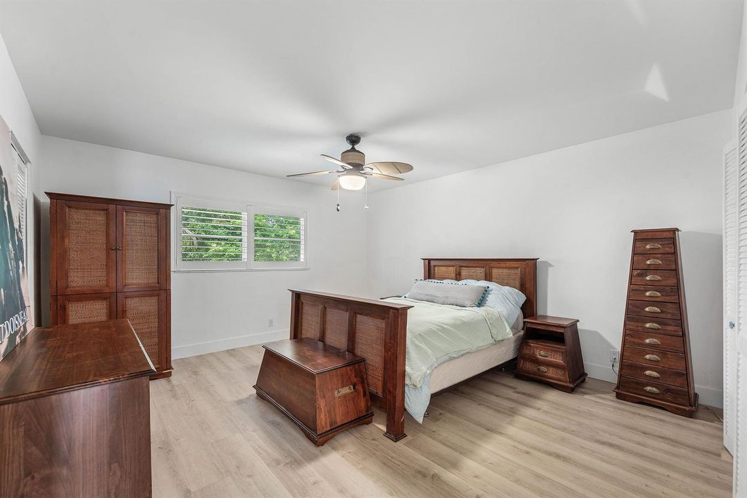 014-4111Northeast21stWay-204-LighthouseP