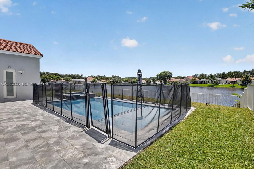 For Sale: $999,990 (4 beds, 2 baths, 2378 Square Feet)