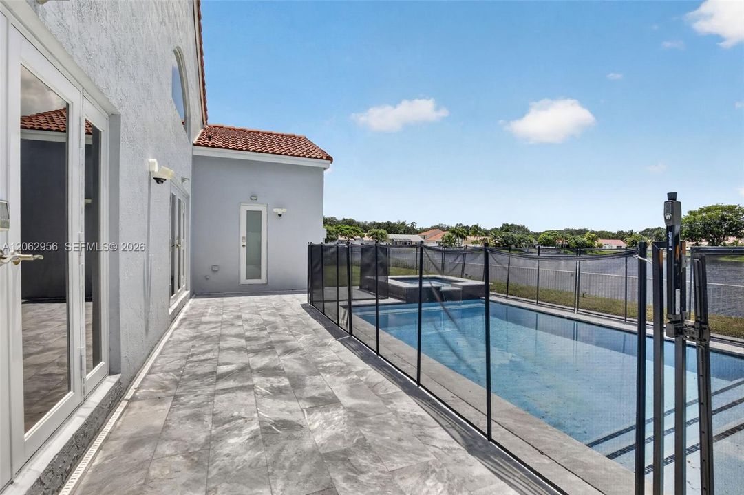 For Sale: $999,990 (4 beds, 2 baths, 2378 Square Feet)