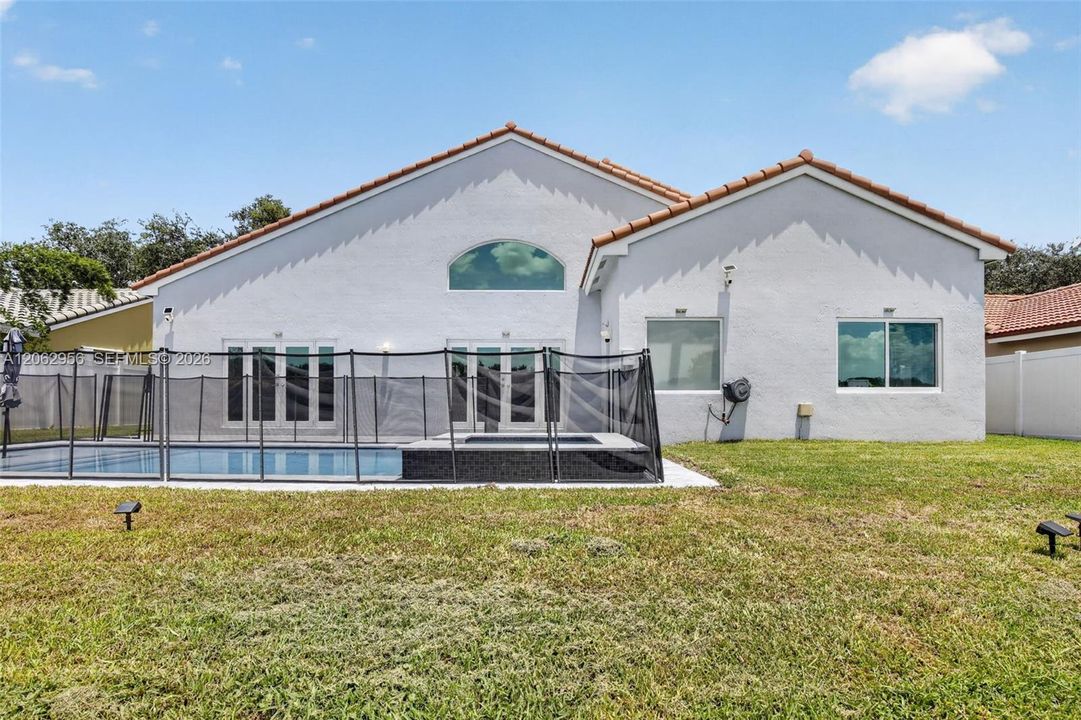 For Sale: $999,990 (4 beds, 2 baths, 2378 Square Feet)
