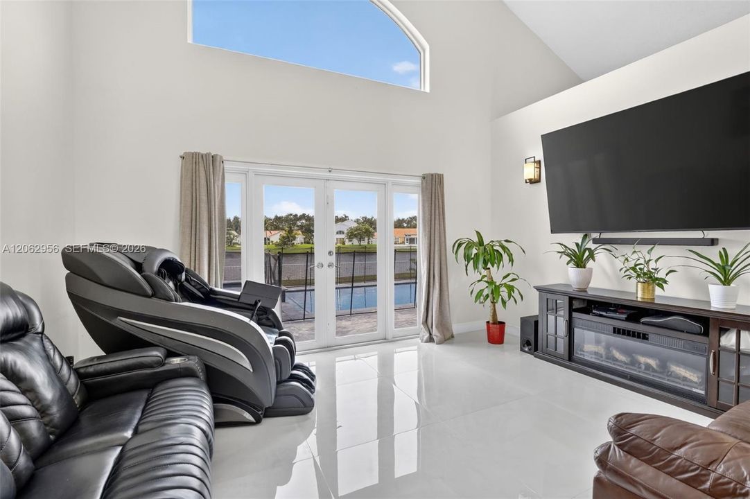 For Sale: $999,990 (4 beds, 2 baths, 2378 Square Feet)