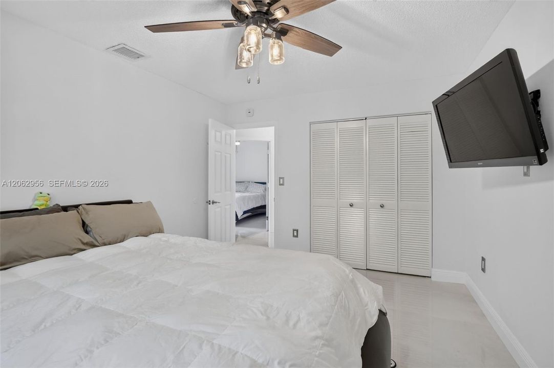 For Sale: $999,990 (4 beds, 2 baths, 2378 Square Feet)
