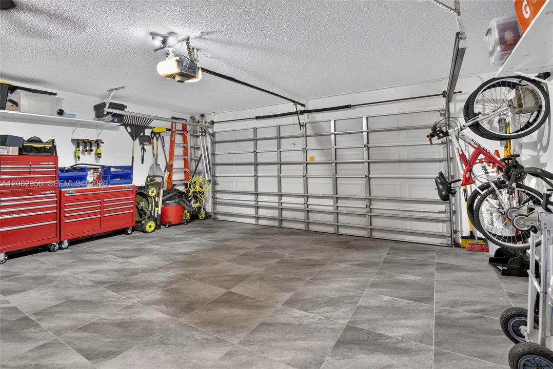 For Sale: $999,990 (4 beds, 2 baths, 2378 Square Feet)