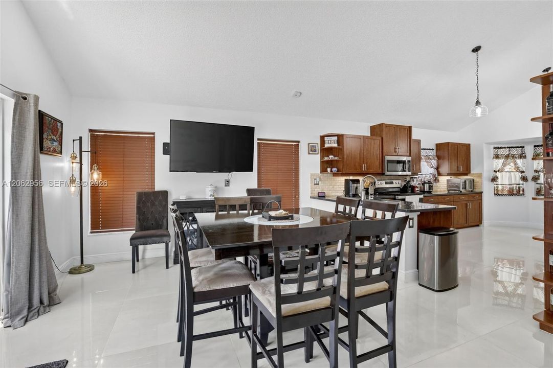 For Sale: $999,990 (4 beds, 2 baths, 2378 Square Feet)