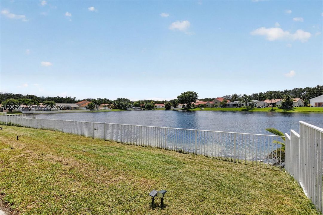 For Sale: $999,990 (4 beds, 2 baths, 2378 Square Feet)