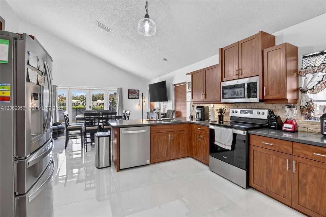 For Sale: $999,990 (4 beds, 2 baths, 2378 Square Feet)