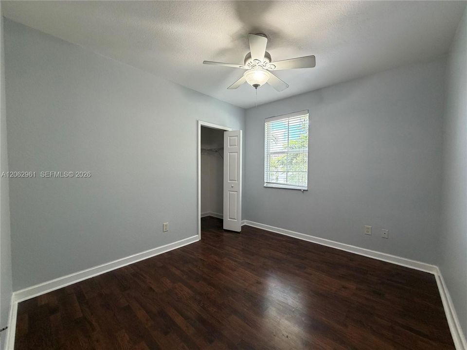 В аренду: $2,800 (4 спален, 3 ванн, 1570 Квадратных фут)