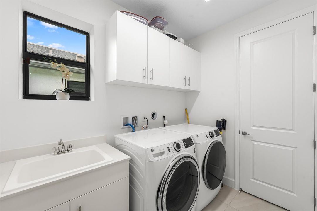 Laundry with gas dryer,