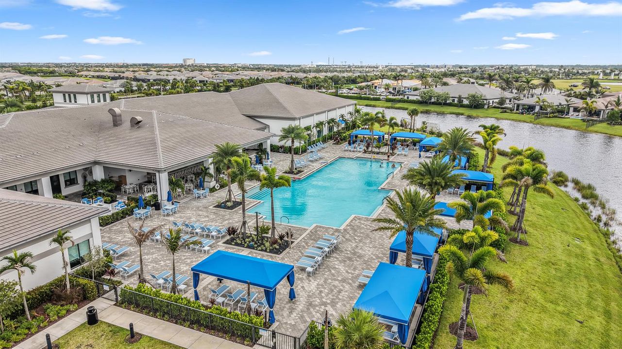 Clubhouse w/ resort-style amenities