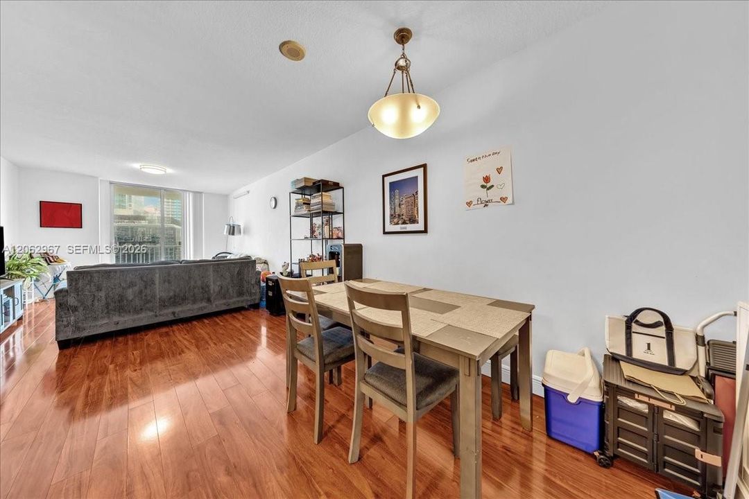 На продажу: $479,000 (2 спален, 2 ванн, 1143 Квадратных фут)