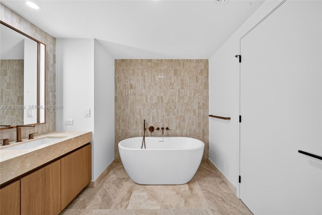 For Sale: $2,685,000 (2 beds, 2 baths, 1849 Square Feet)