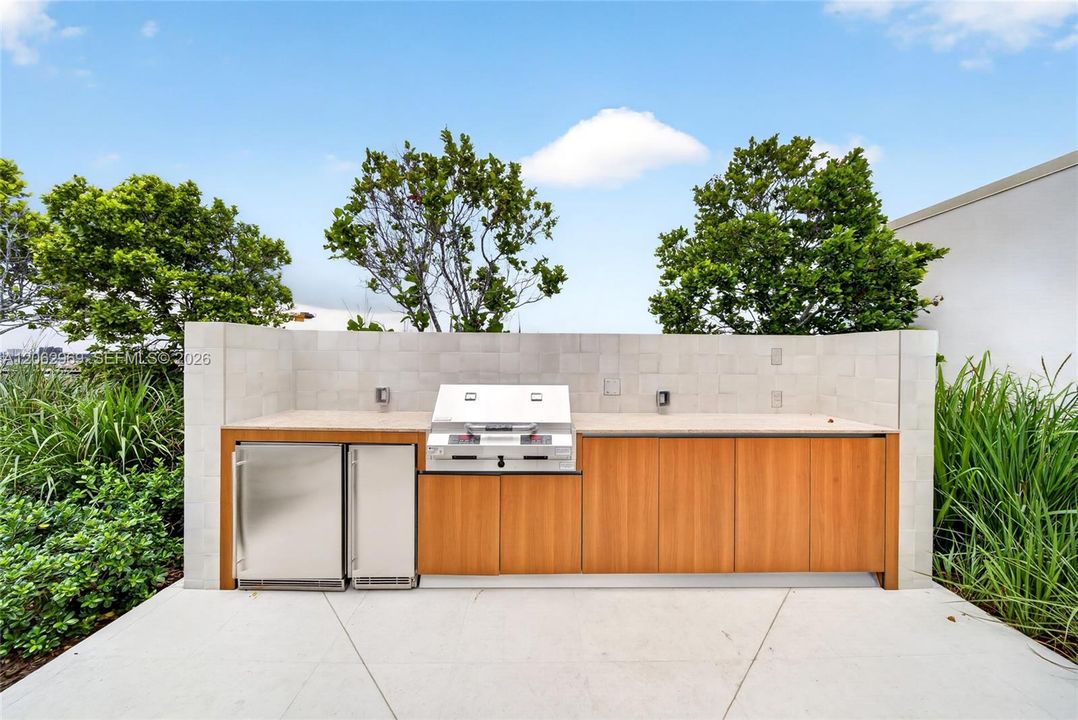 For Sale: $2,685,000 (2 beds, 2 baths, 1849 Square Feet)