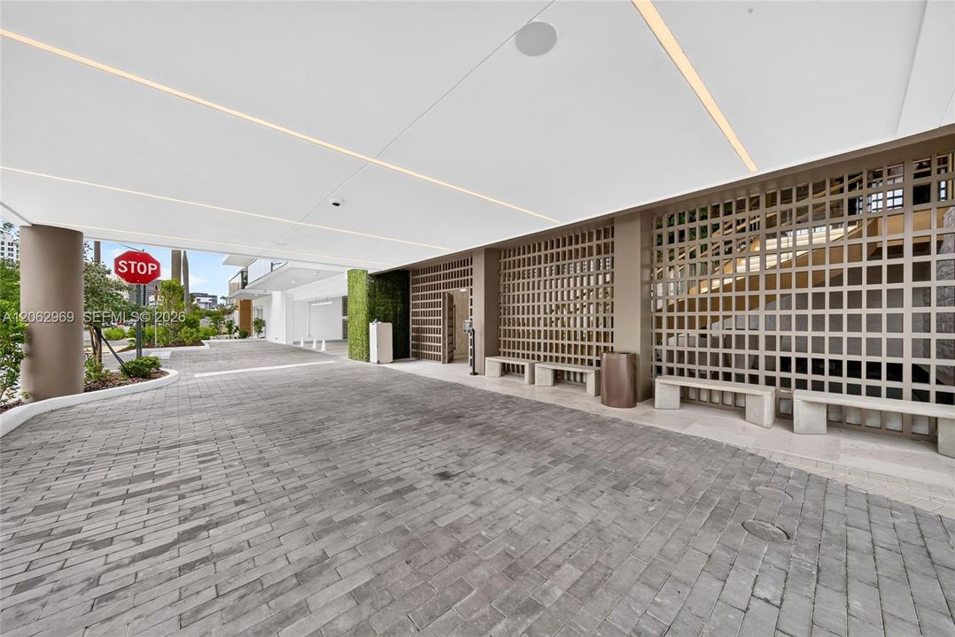 For Sale: $2,685,000 (2 beds, 2 baths, 1849 Square Feet)