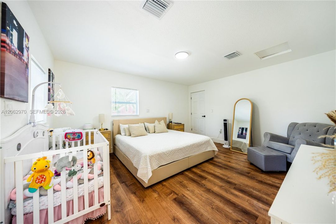 For Rent: $4,000 (3 beds, 2 baths, 1296 Square Feet)