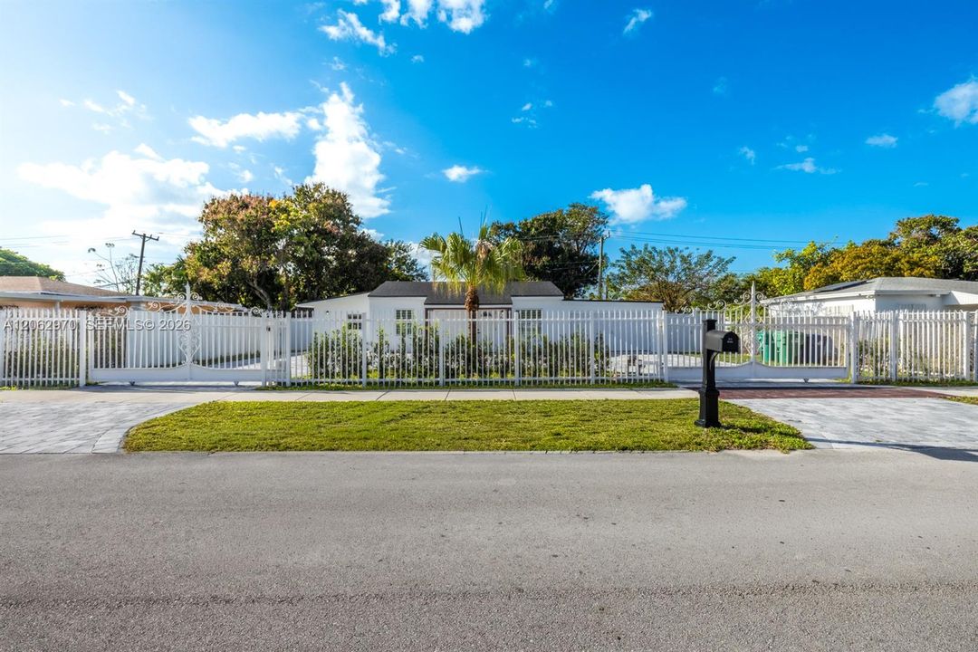 For Rent: $4,000 (3 beds, 2 baths, 1296 Square Feet)