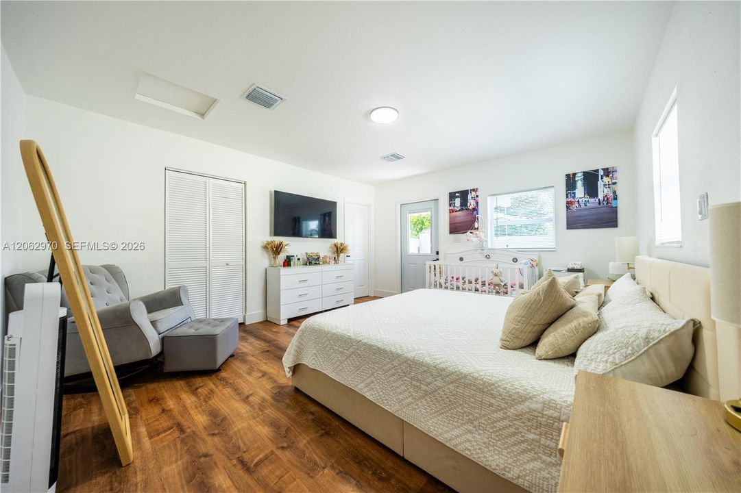 For Rent: $4,000 (3 beds, 2 baths, 1296 Square Feet)