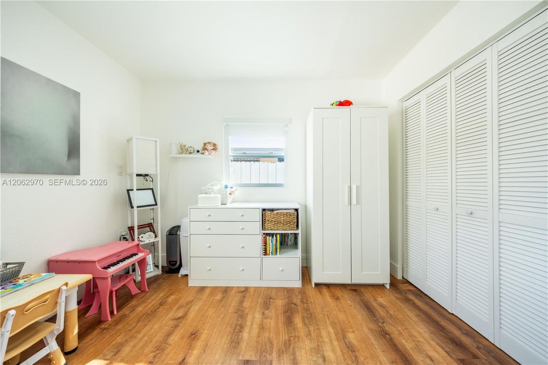 For Rent: $4,000 (3 beds, 2 baths, 1296 Square Feet)