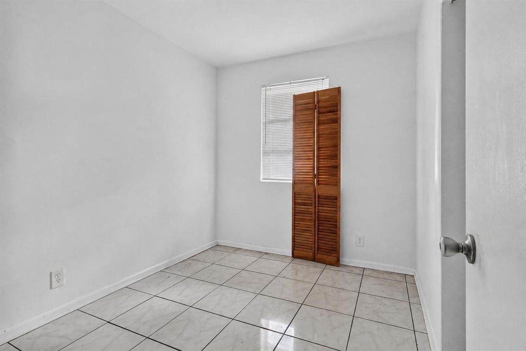 MLS_room_no_bucket_2048x1367