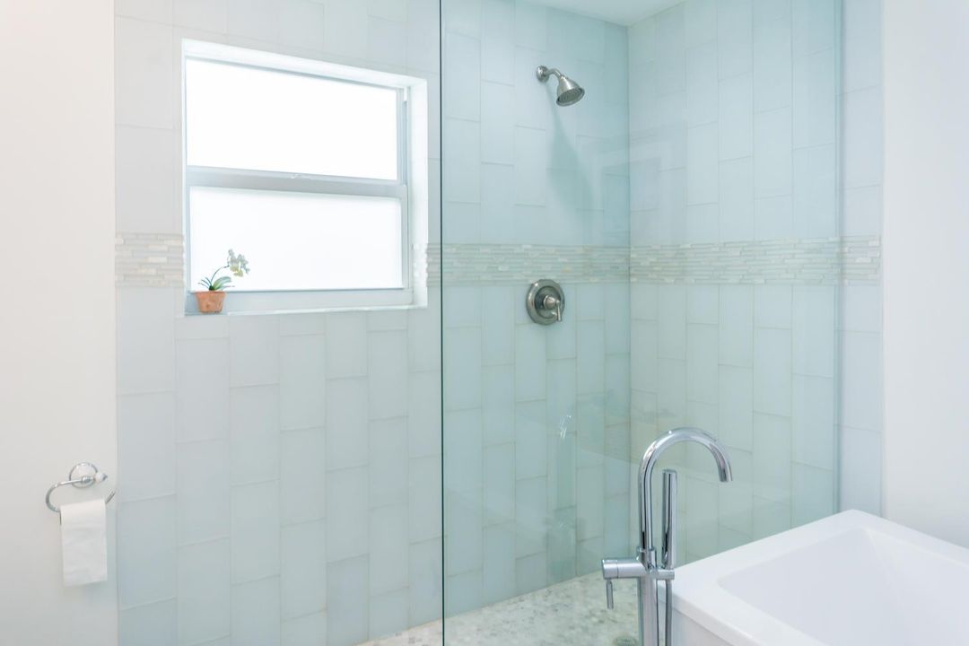 1621 NE 17th Way Fort-large-026-012-DSC