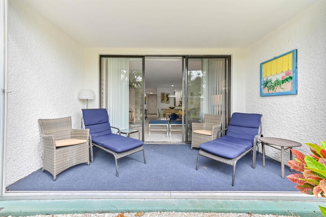 28 Patio 02