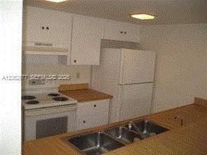 For Rent: $2,900 (3 beds, 3 baths, 1610 Square Feet)