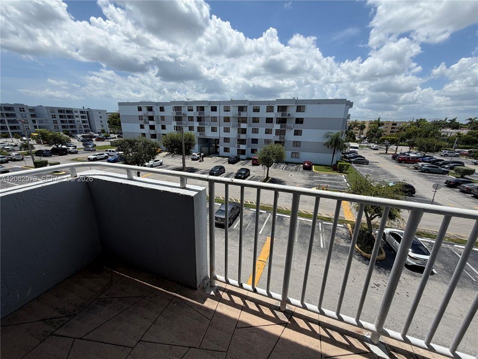 For Rent: $2,490 (2 beds, 2 baths, 1012 Square Feet)