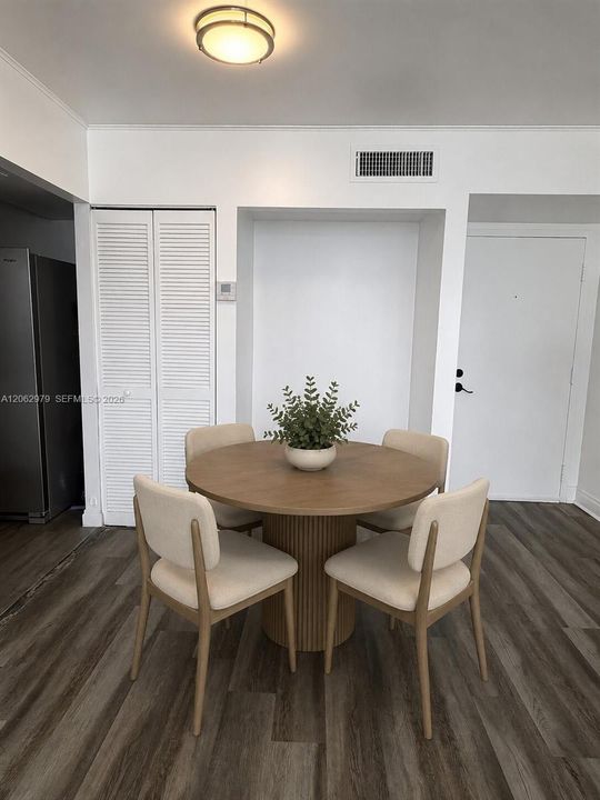 For Rent: $2,490 (2 beds, 2 baths, 1012 Square Feet)