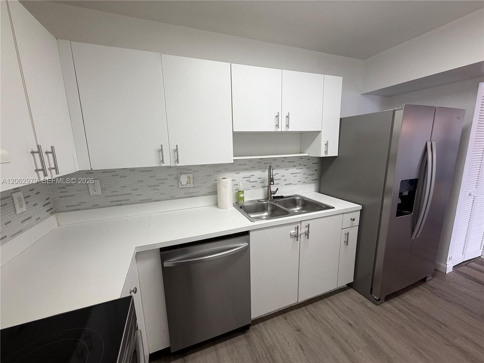 For Rent: $2,490 (2 beds, 2 baths, 1012 Square Feet)
