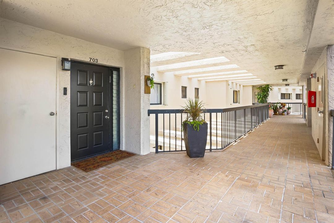 5279 Fountains Dr 703 (2)