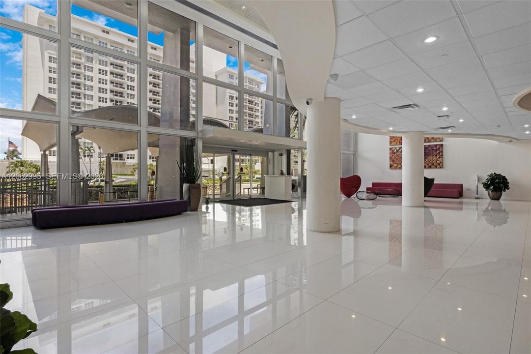 For Rent: $3,450 (1 beds, 1 baths, 825 Square Feet)