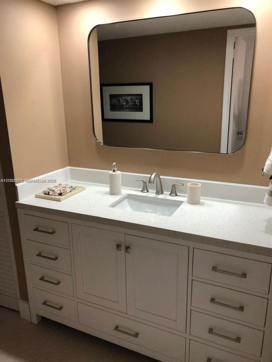 For Rent: $3,450 (1 beds, 1 baths, 825 Square Feet)