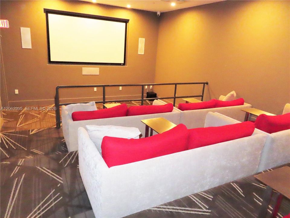 For Rent: $3,450 (1 beds, 1 baths, 825 Square Feet)