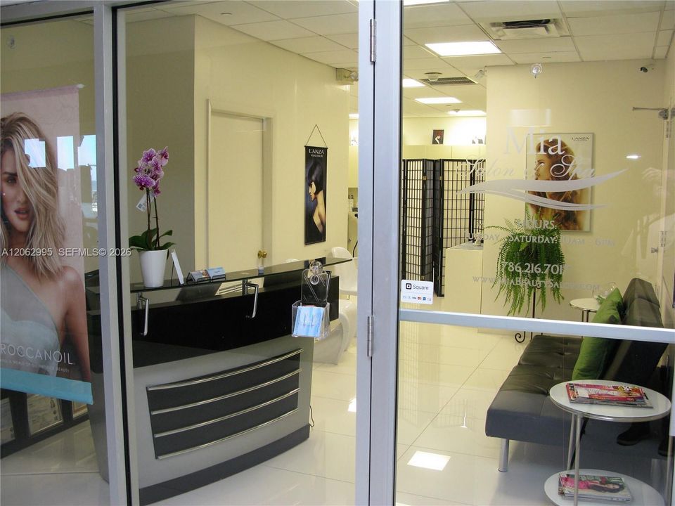 For Rent: $3,450 (1 beds, 1 baths, 825 Square Feet)
