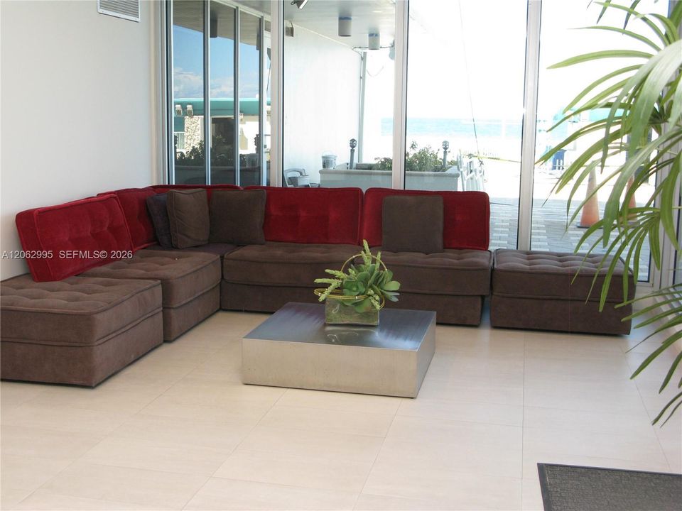 For Rent: $3,450 (1 beds, 1 baths, 825 Square Feet)