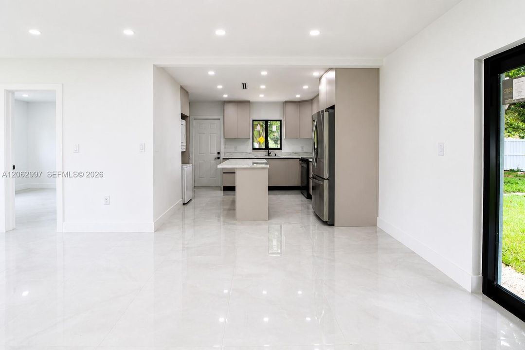 En Venta: $595,000 (3 camas, 2 baños, 1308 Pies cuadrados)
