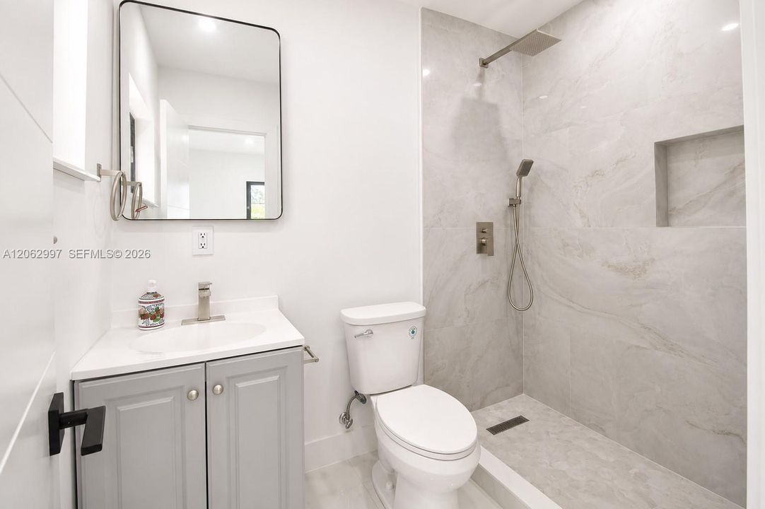Masterbedroom Bathroom