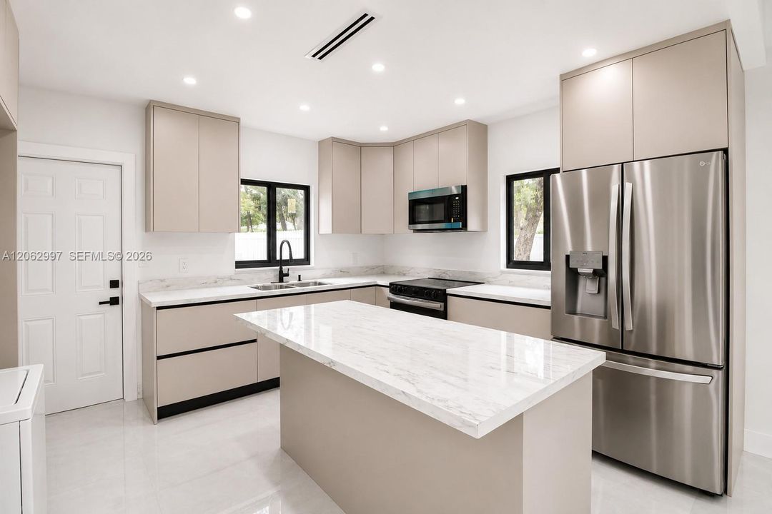 En Venta: $595,000 (3 camas, 2 baños, 1308 Pies cuadrados)