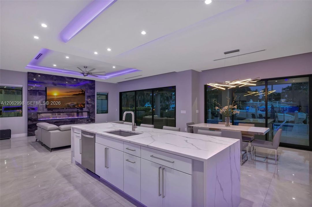 На продажу: $5,990,000 (4 спален, 2 ванн, 3050 Квадратных фут)