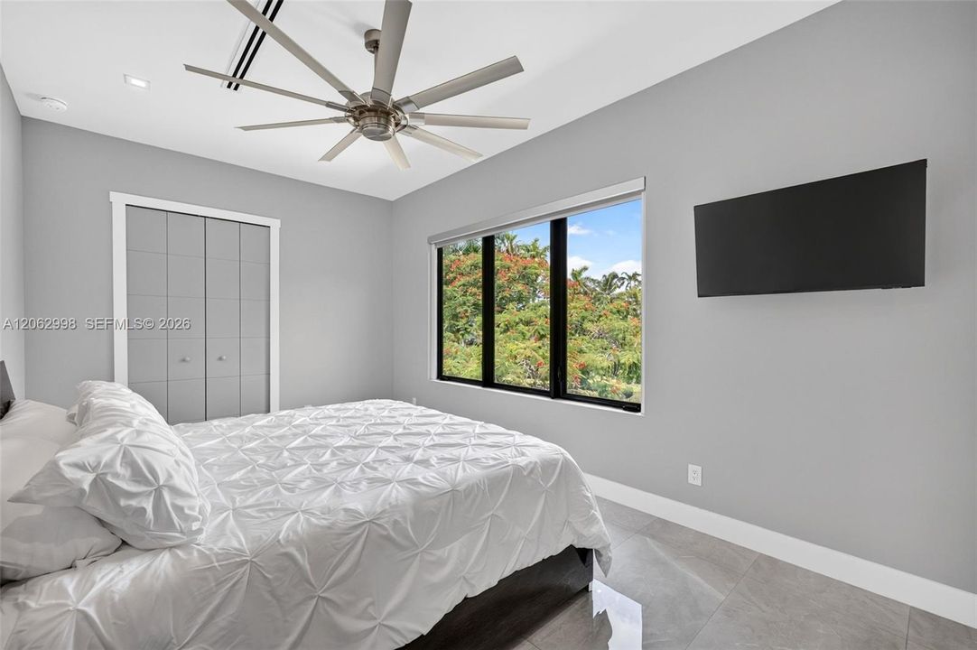 Primary bedroom suite w/ french doors, morning bar, en suite walk in closet and spa bathroom. Sliders lead to private balcony looking down the river