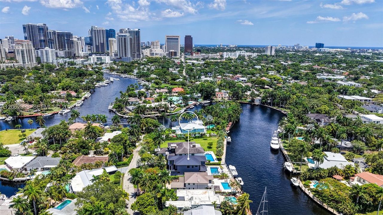 На продажу: $5,990,000 (4 спален, 2 ванн, 3050 Квадратных фут)