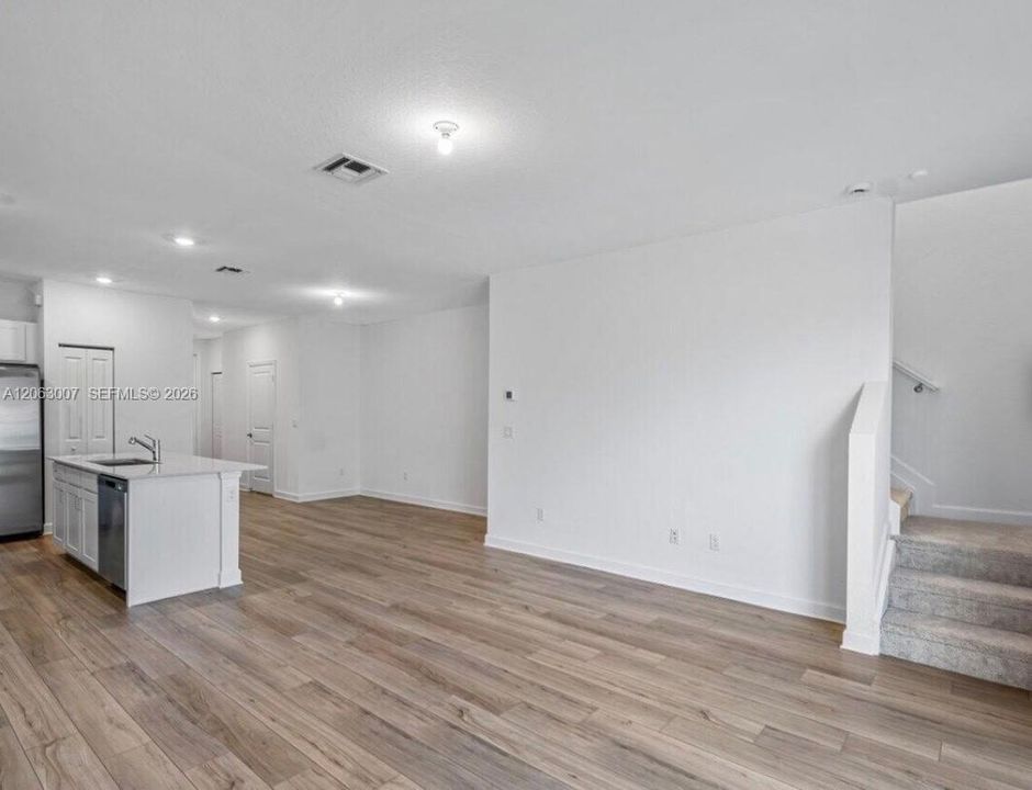 En Renta: $2,350 (3 camas, 2 baños, 1632 Pies cuadrados)