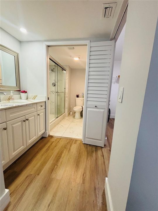В аренду: $2,200 (2 спален, 2 ванн, 1207 Квадратных фут)